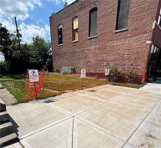 4306 Bell St, Kansas City, MO 64111