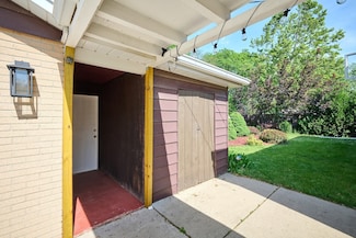 1226 Longmeadow Dr, Glenview, IL 60025