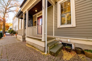 35 Delaware Ave, Lambertville, NJ 08530