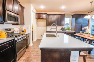 6401 E Meritage Dr, Fresno, CA 93727