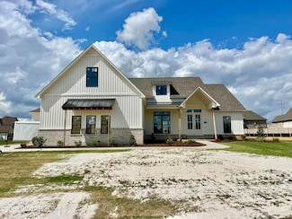 140 Providence Dr, Medina, TN 38355