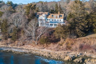 10 Squeteague Harbor Rd, Bourne, MA 02556