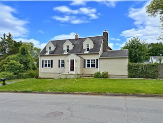 51 Laurel St, Fairfield, CT 06825
