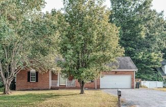 1015 Summer Ln, Pleasant View, TN 37146