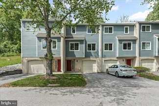 402 S Point Dr, Chadds Ford, PA 19317