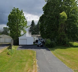 7130 Lakeshore Rd, Cicero, NY 13039