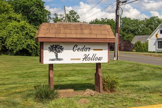 406 Cedar Hollow Dr, Rocky Hill, CT 06067