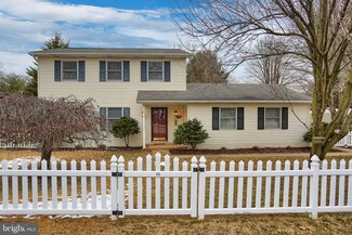30 High St, Boiling Springs, PA 17007