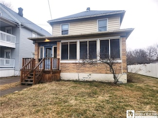20 Parkway E, Hanover, NY 14136