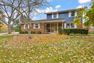 S16W32109 High Meadow Cir, Delafield, WI 53018