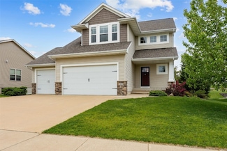 2913 Caspian Rd, Hiawatha, IA 52233