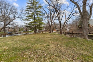 35 Medinah Ave, Fox Lake, IL 60020