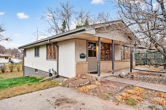 1549 Old Hudson Rd, Saint Paul, MN 55106