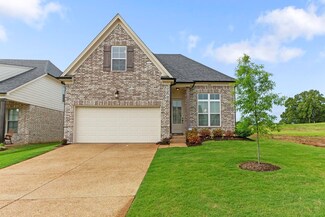 300 Saint Andrews Dr, Oakland, TN 38060
