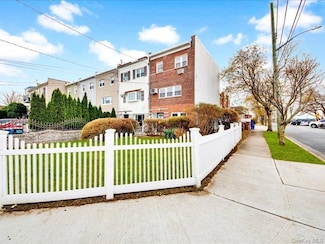 2576 Harding Ave, Bronx, NY 10465