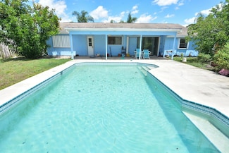 420 SE Streamlet Ave, Port Saint Lucie, FL 34983