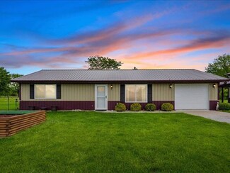 12438 Beech Dr, Moravia, IA 52571