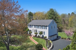 8 Gavin Cir, Andover, MA 01810