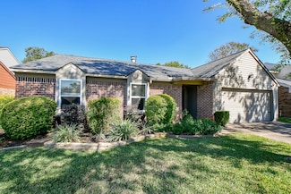 2431 Country Place Dr, Richmond, TX 77406