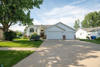 3235 37th Ave S, Fargo, ND 58104