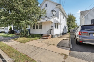 16 Reimer St, Raritan, NJ 08869