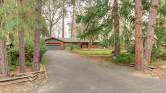 330 Westwood Dr, Grants Pass, OR 97527