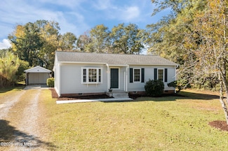 2859 Easy St, Newport, NC 28570