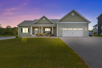 561 Harbor View Dr, Saint Albans, VT 05478