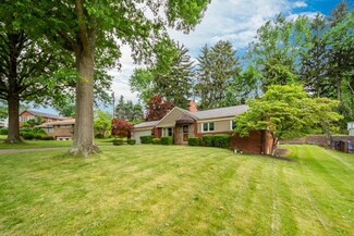4384 E Barlind Dr, Pittsburgh, PA 15227