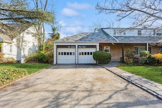 1 S Sutton Place, Lawrence, NY 11559