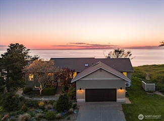 2063 W Beach Rd, Oak Harbor, WA 98277
