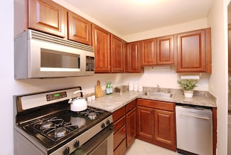 77 Webb Ave Unit 7, Stamford, CT 06902