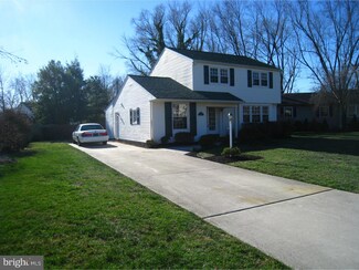 2 Buttonwood Ct, Stratford, NJ 08084