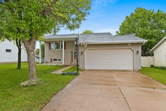 1330 Pinehurst Ln, Neenah, WI 54956