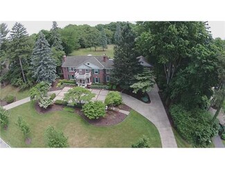 4333 Forestview Dr, Ottawa Hills, OH 43615