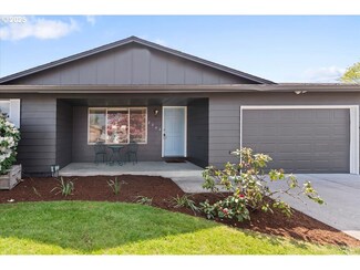 2242 W Hayes St, Woodburn, OR 97071