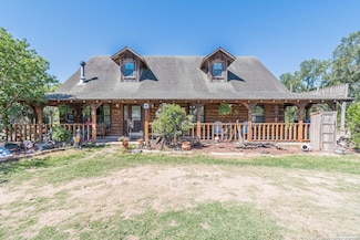 120 Dickerson Rd, Bigfoot, TX 78005