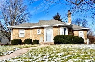 502 W 11th St, Sterling, IL 61081
