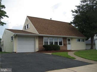21 Canal Rd, Levittown, PA 19057