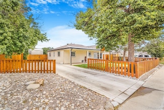 884 Vaughn St, Aurora, CO 80011