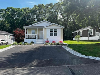 16 Dawn Dr, Concord, NH 03303