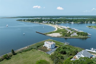7 Convent Ln, Center Moriches, NY 11934