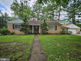 137 N Hawthorne Dr, Altoona, PA 16602