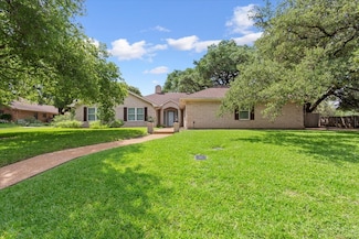 7916 Old McGregor Rd, Woodway, TX 76712