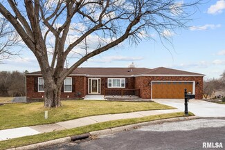 2213 Cordova Ct, Pekin, IL 61554