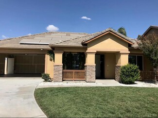 1048 W Elkhorn Ct, Visalia, CA 93277