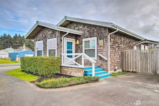 41 Central Ave, Pacific Beach, WA 98571