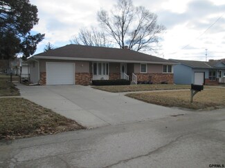 317 N 9th St, Plattsmouth, NE 68048