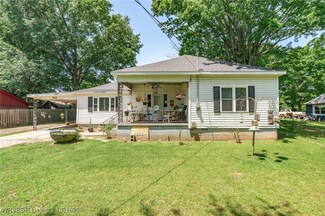 303 N 4th St, Lavaca, AR 72941
