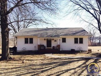 512 Delaware Dr, Ozawkie, KS 66070